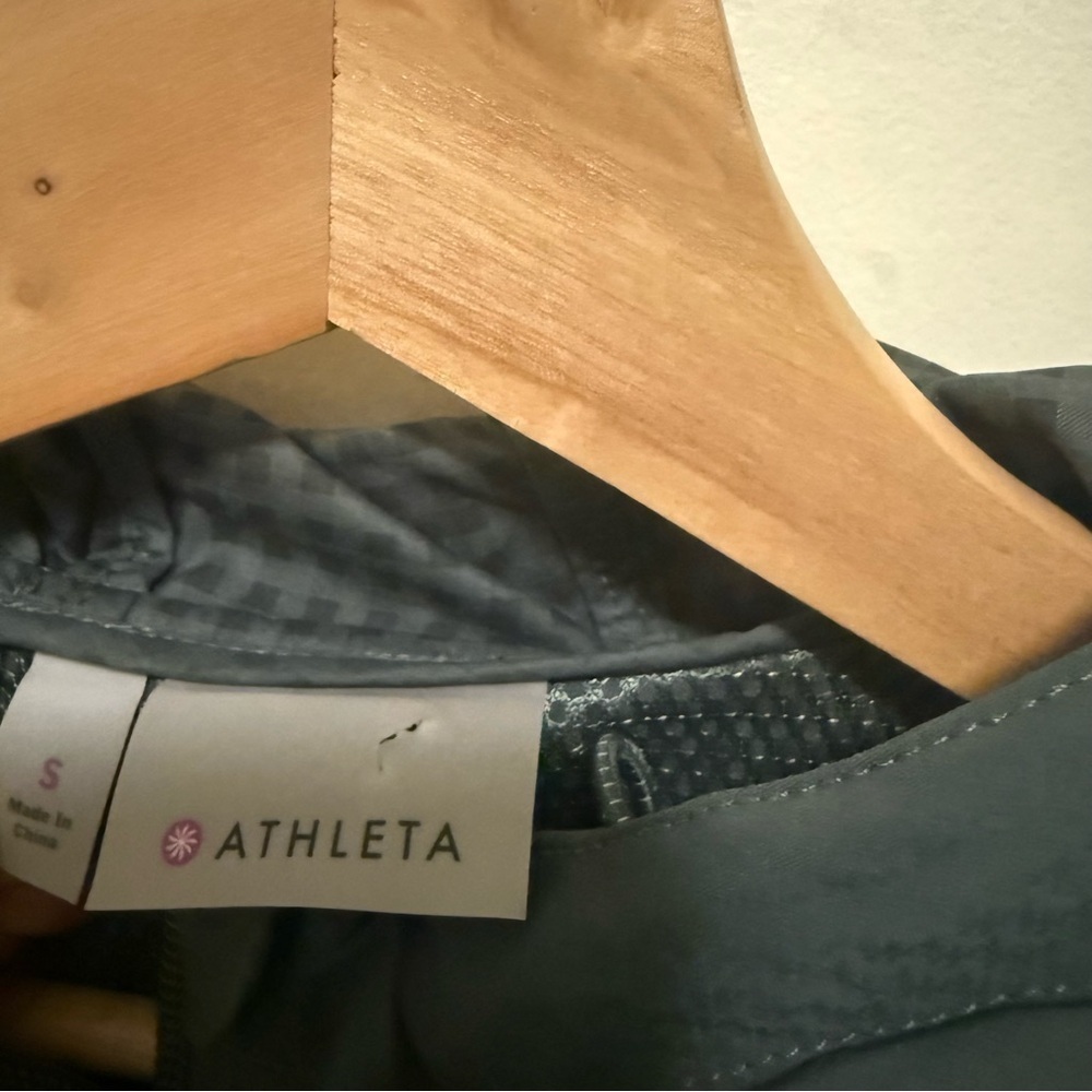 Athleta Overcloud Jacket Womens Navy Hood Nylon Zip Front Pocket Caped Size S - Picture 10 of 10